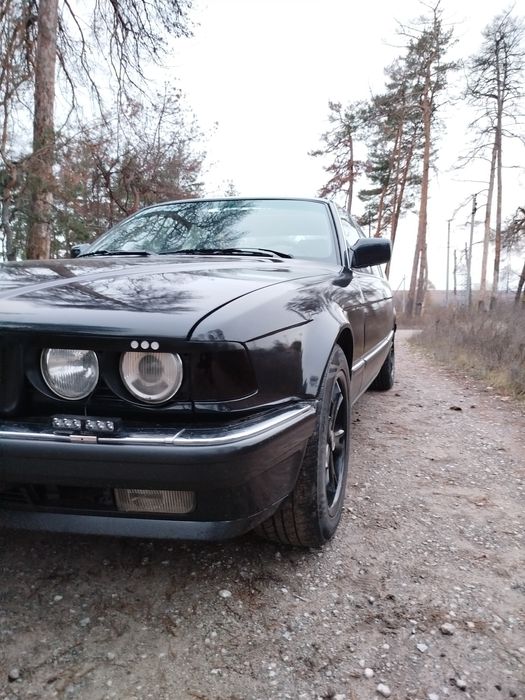 БМВ е32 735i в хорошем состоянии