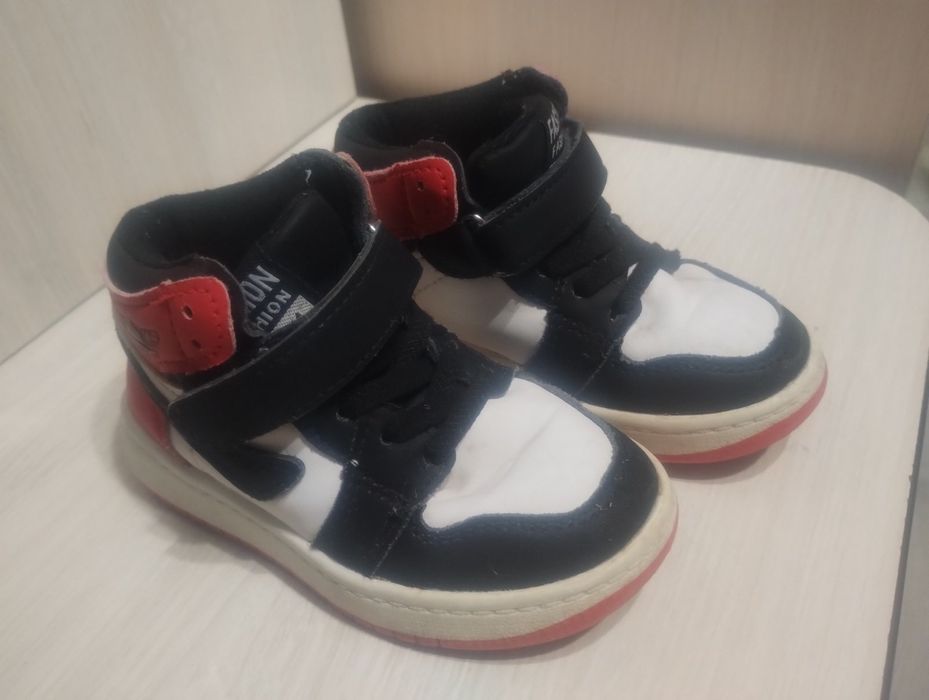 Осінні кросівки для хлопчика