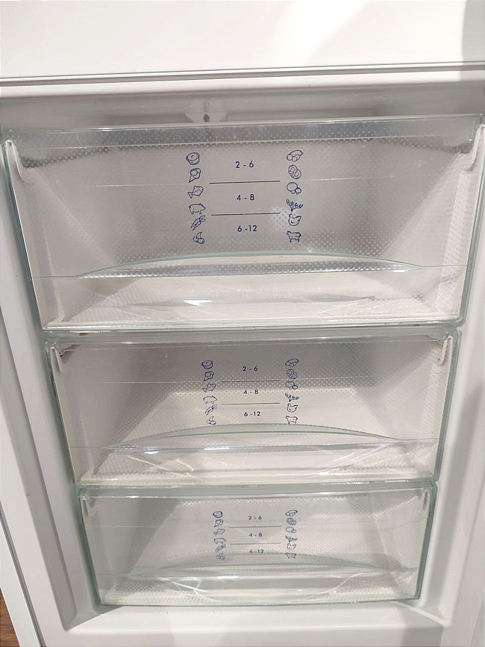 Холодильник Liebherr двокамерний обслугован гарантія доставка занос