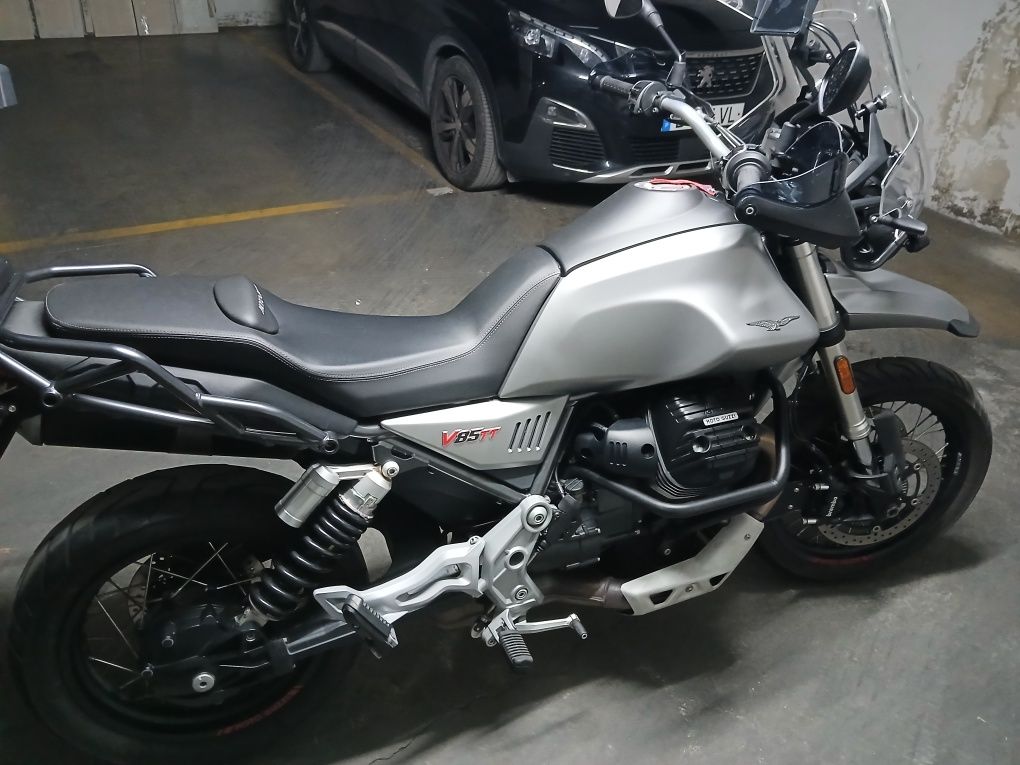 Vendo Moto Guzzi V85TT 2020