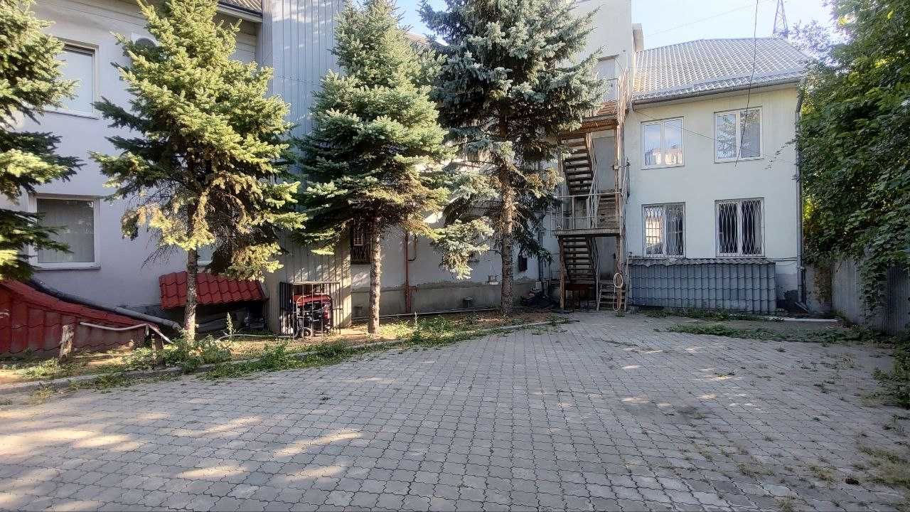 Продаж окремої офісної будівлі пр-т Б. Хмельницького 38а / вул.Титова