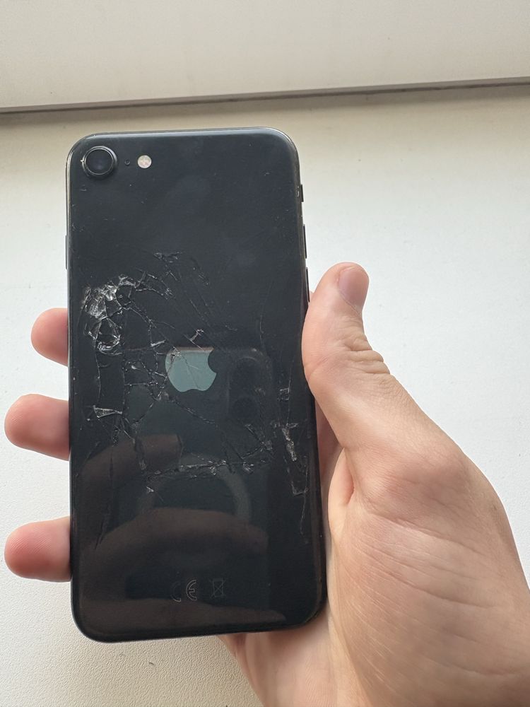 Iphone se 2020 на 128 гігабайт (працює)