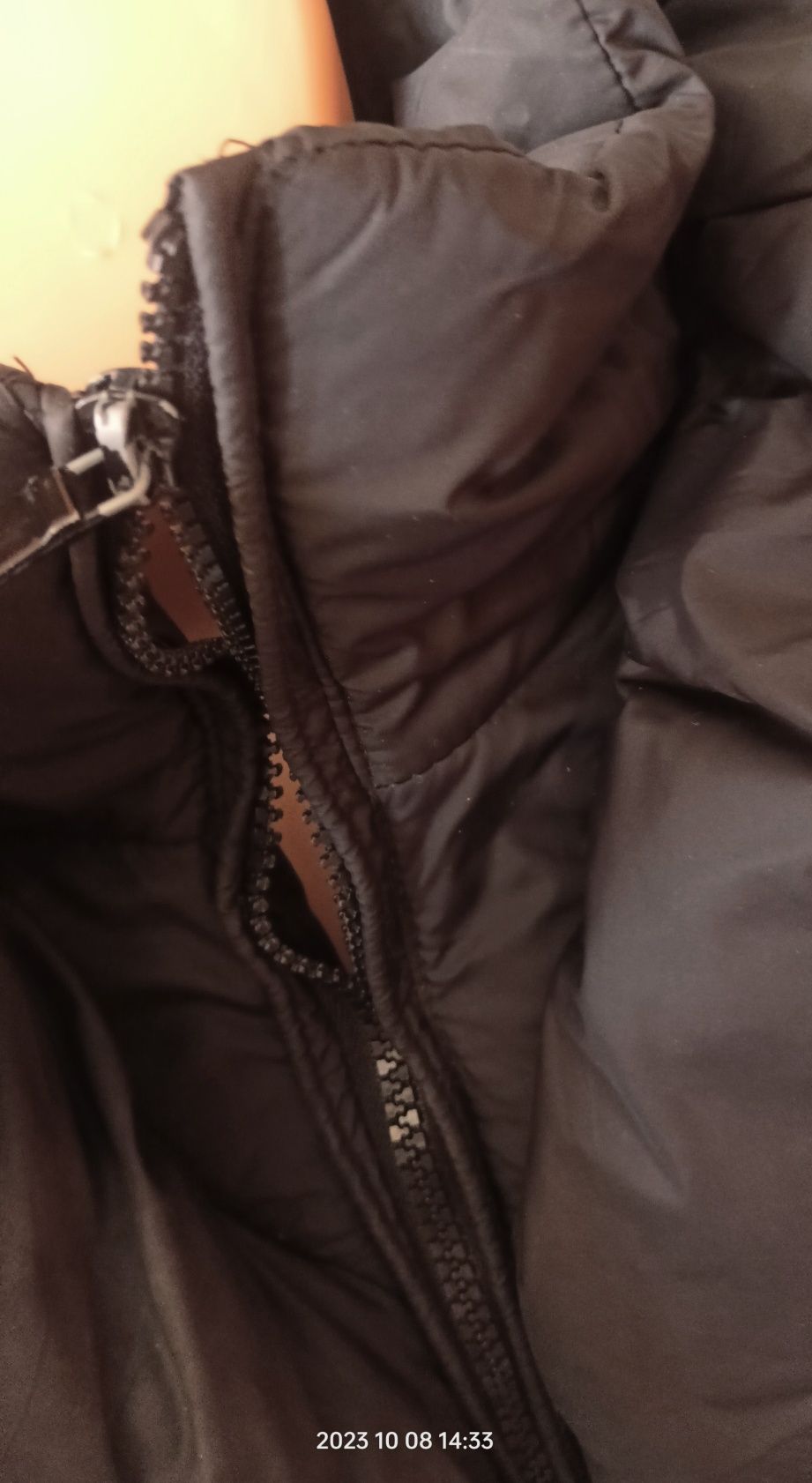 Czarny Płaszcz Kurtka zima HV-EXP79 40 (L) defekt