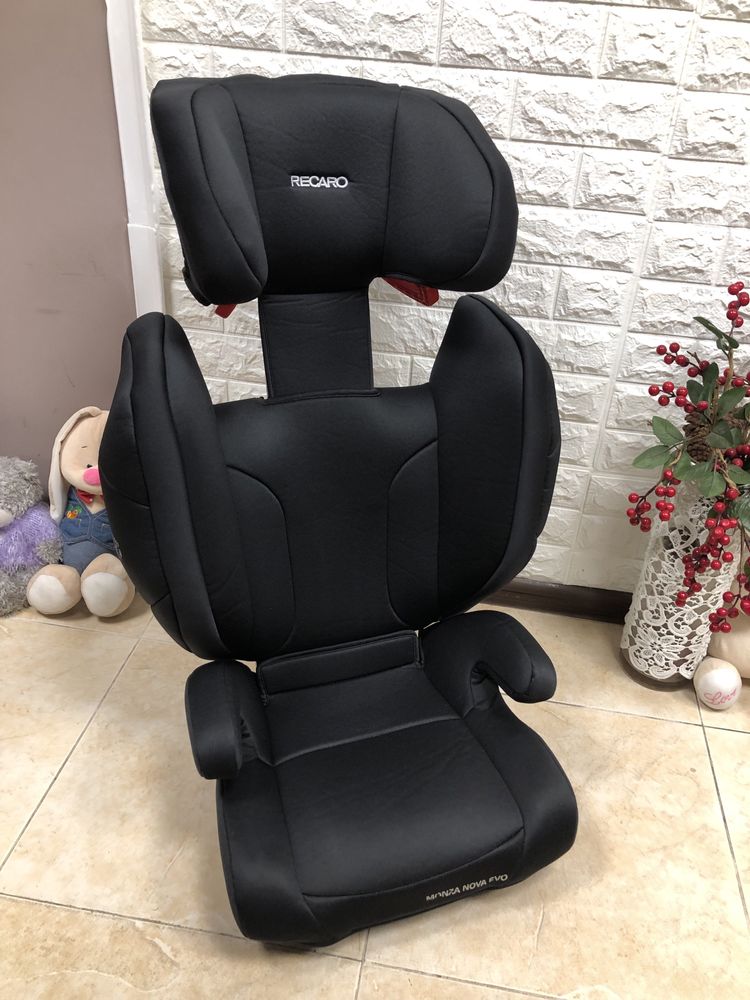 Автокрісло Recaro Monza Nova Evo Seatfix Група 2/3 (15-36 кг) бустер