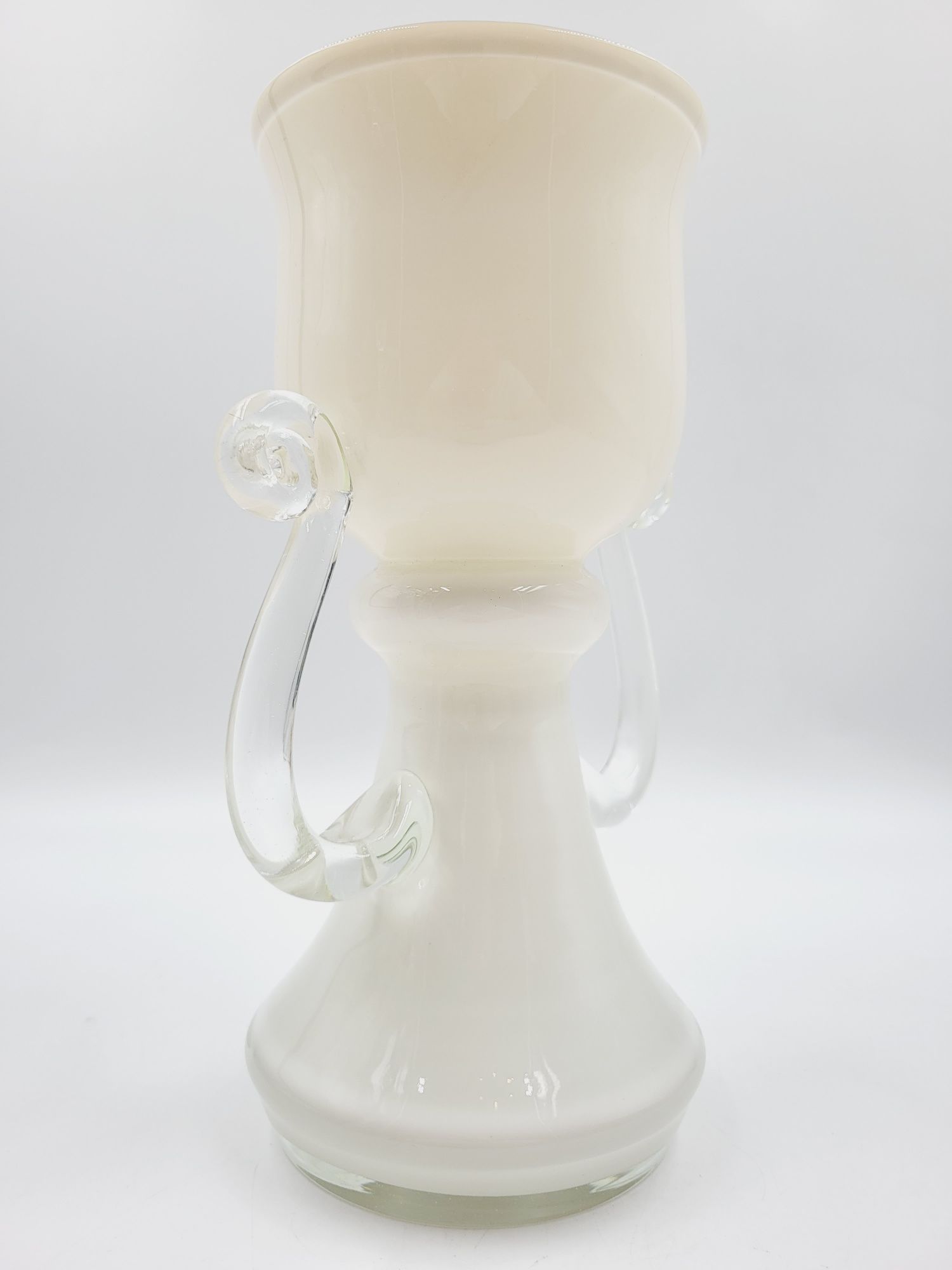 Piękny szklany biały wazon Tarnowiec