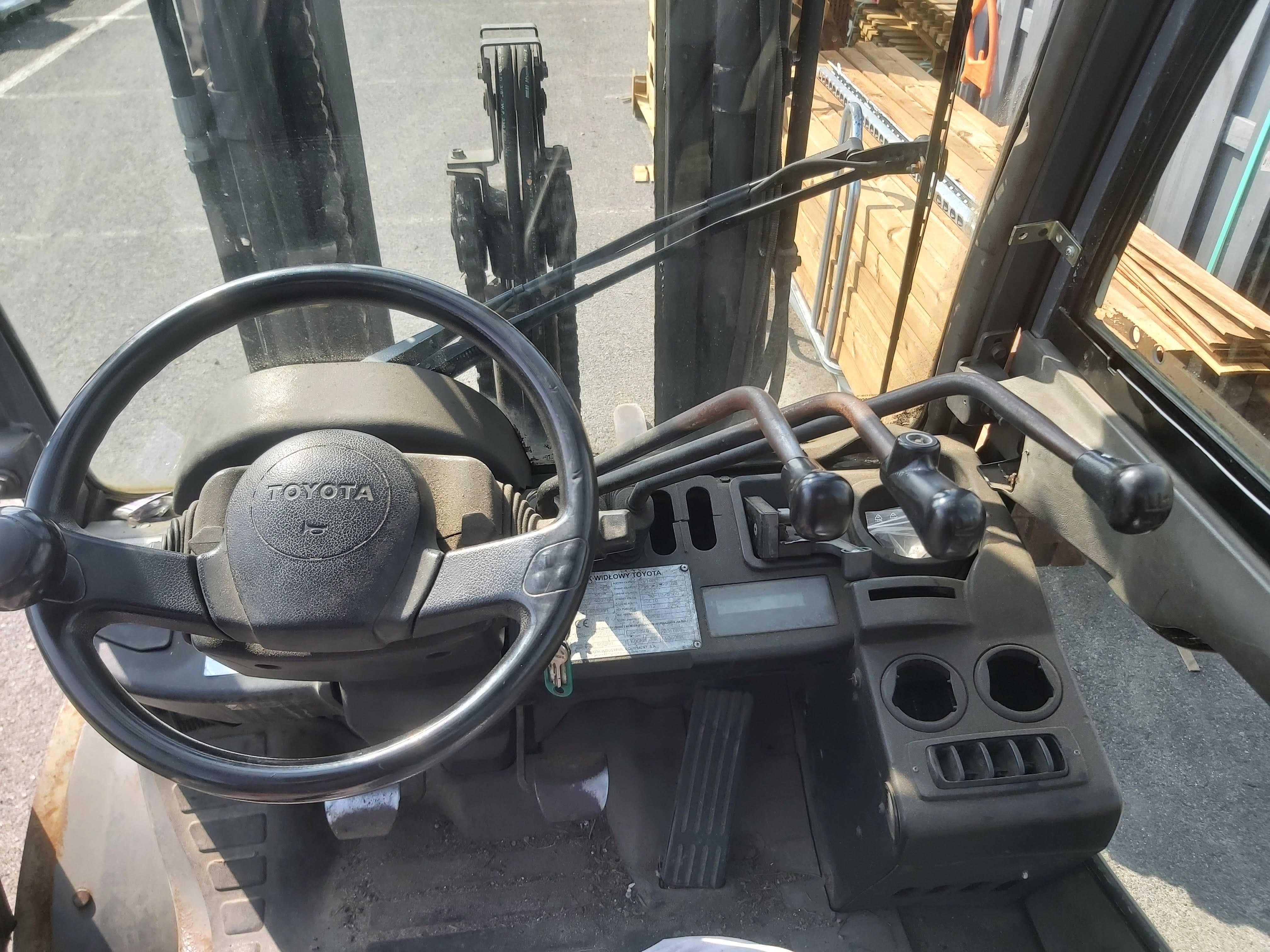 wózek widłowy TOYOTA 8FGF30