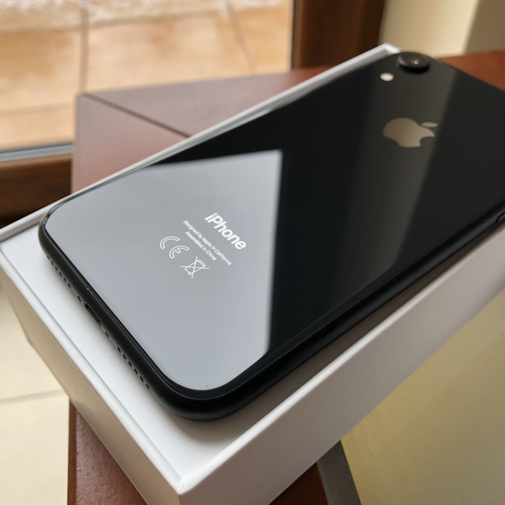 iPhone Xr 64 gb stan idealny 76% kondycji baterii + 2 case spigen