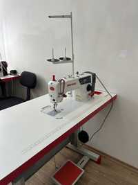 Швейная машинка прямо строчная для легких и средних тканей