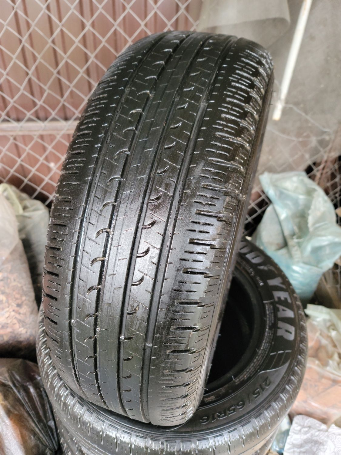 Goodyear Efficientgrip suv 4x4 215/65/R16 літні