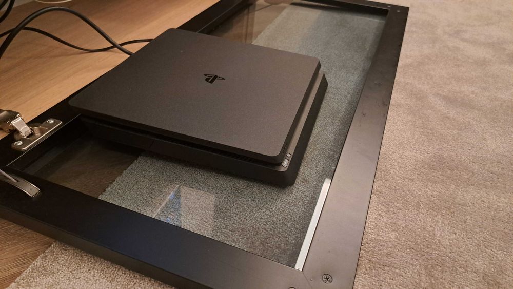 PlayStation 4 slim 1 tb + 10 jogos
