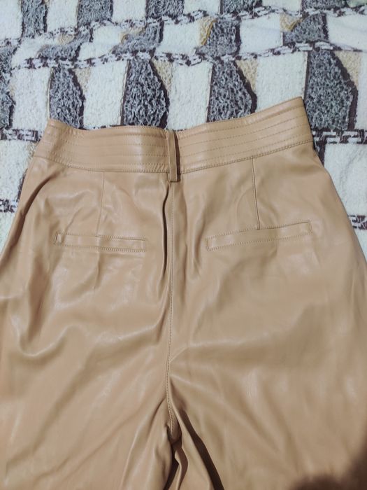 Трендові  шкіряні брюки на високій посадці