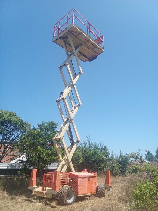 Plataforma tesoura JLG Diesel 4*4, 10 mt.