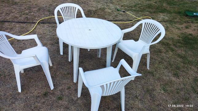 Stół składany i 4 krzesła ogrodowe