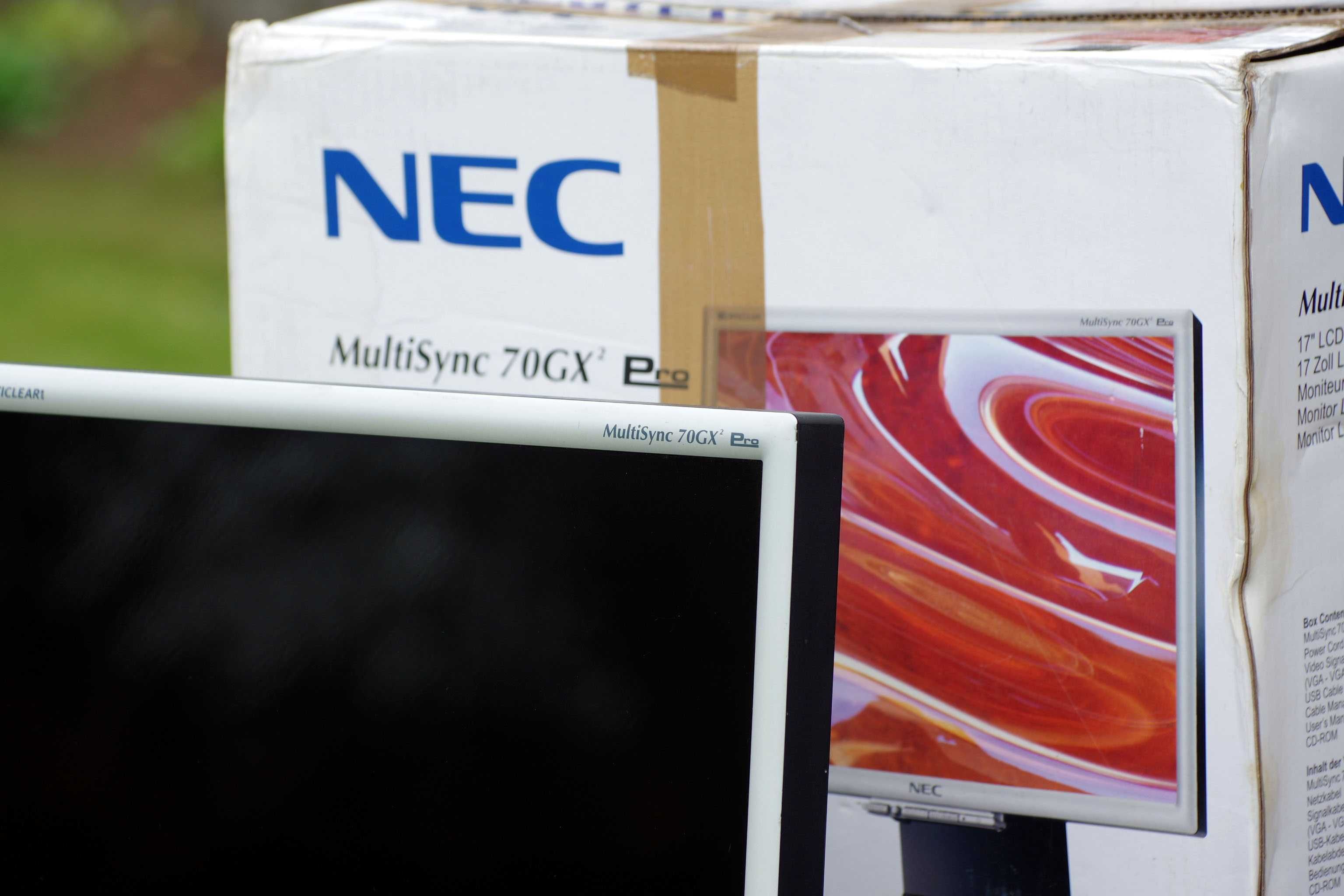NEC 70 GX2 Pro - monitor
