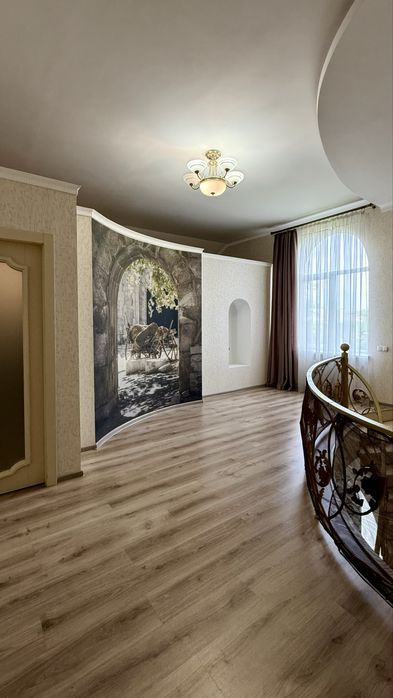 Будинок у нагірній частині міста, район ресторану «Armenia»