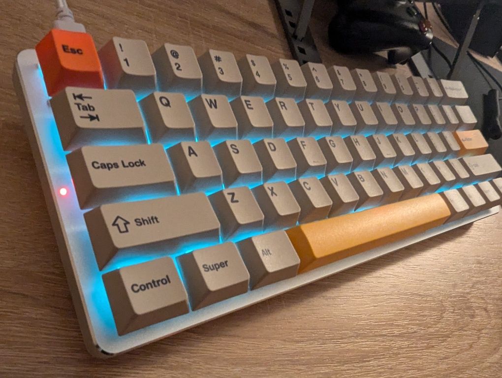 Клавіатура GMMK Compact обслужена.