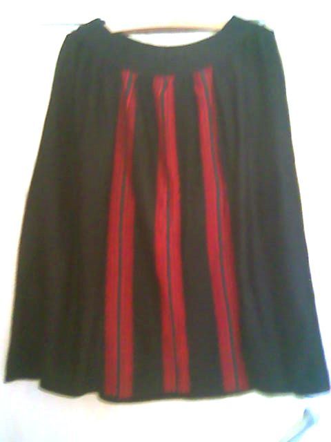 Spódnica czarna z cienkiej wełny, czerwone pasy na przodzie - dzianina
