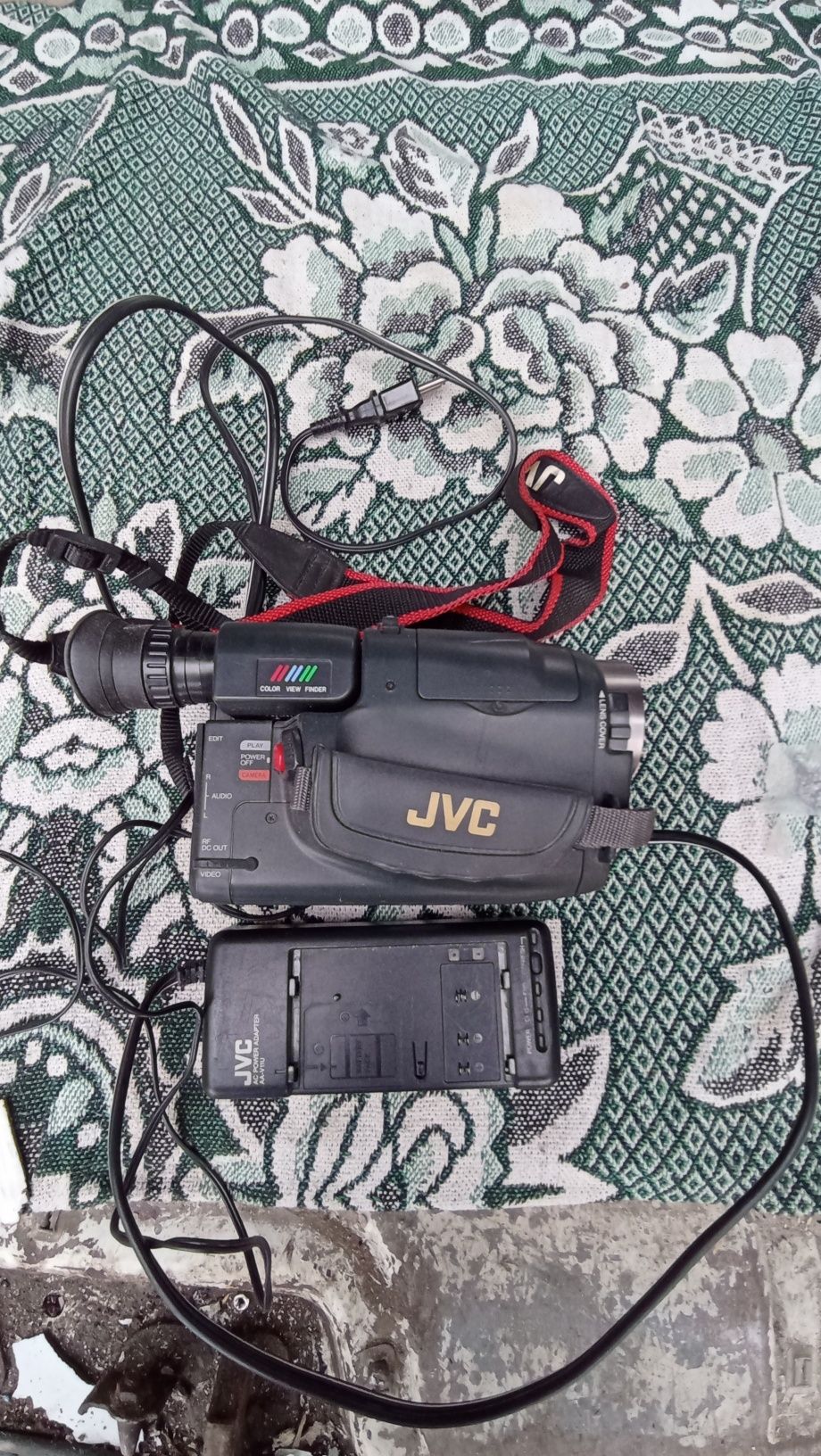 Продам видеокамеру JVC