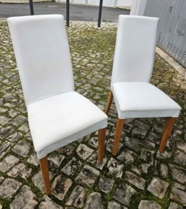 2 cadeira em pele branco