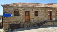 Casa de aldeia T3 em Bragança de 98,00 m2
