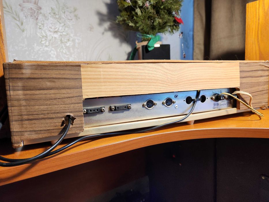 Вінтажний підсилювач Universum VT2323 радіо з колонками 5ГДШ-3