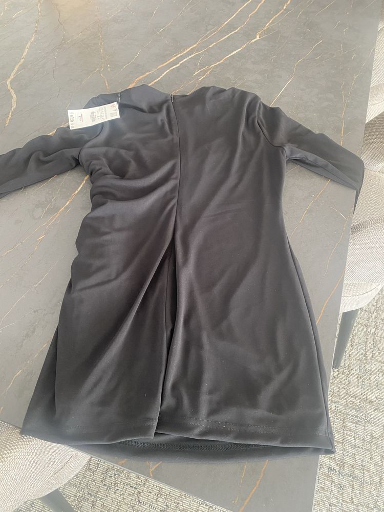 Vestido da zara com etiqueta novo e bonito tamanho xl pequeno