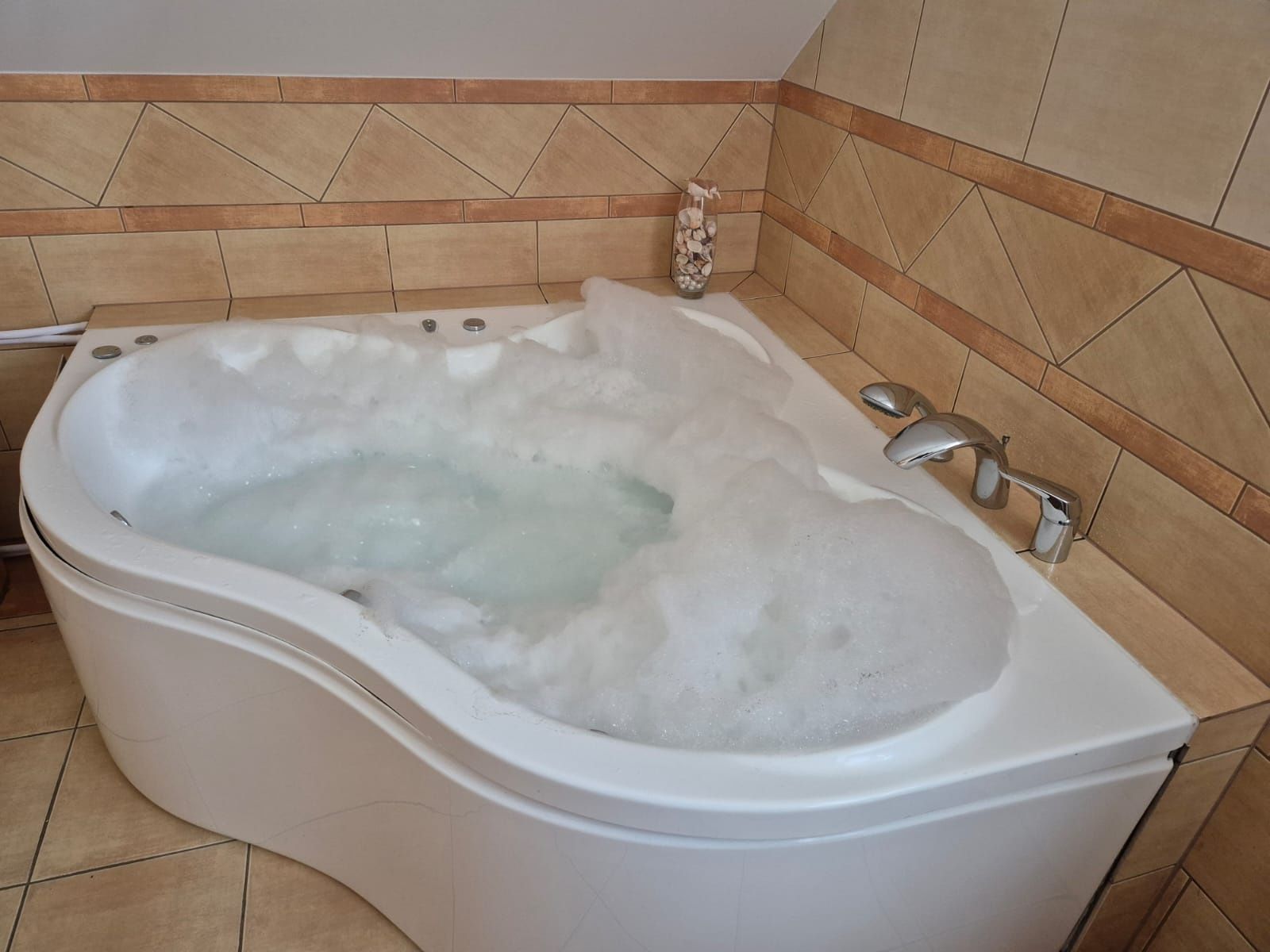 Wanna z hydromasażem PoolSpa – domowe SPA gotowe od zaraz!