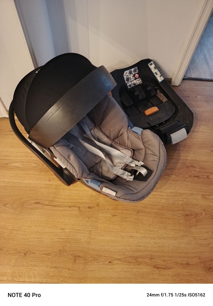 Cybex Nosidełko  i baza do samochodu