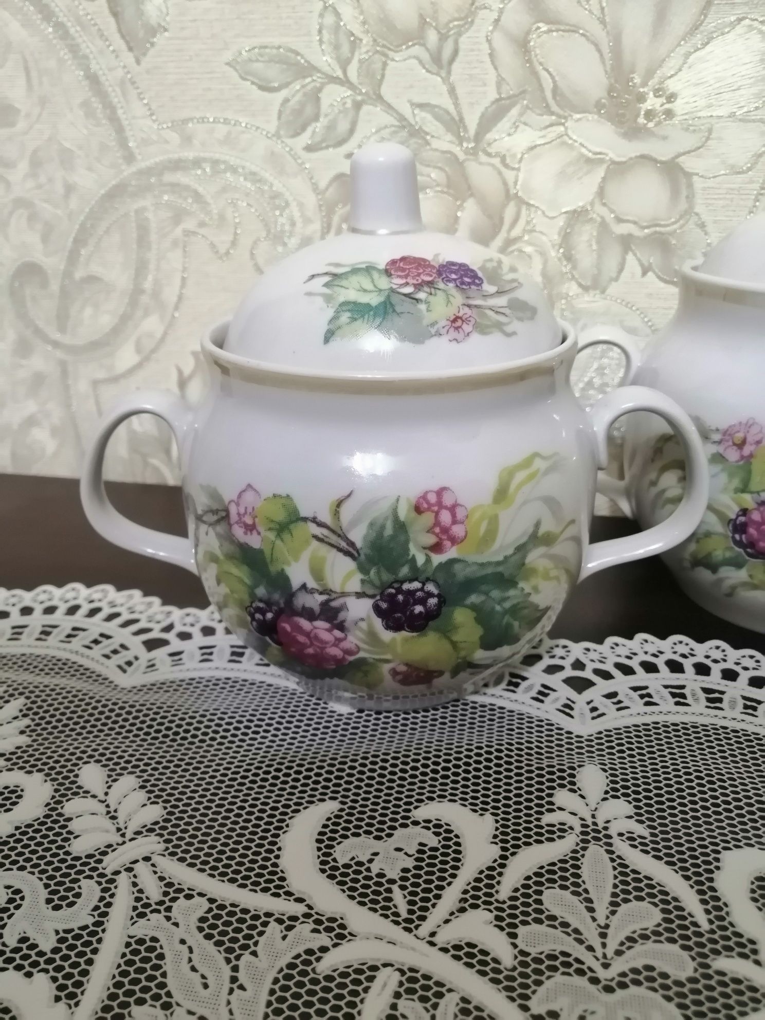 Посуда разная (чайнички, сахарница и пр.)