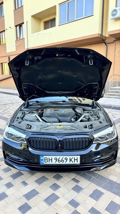 BMW 530e G30 2018 • HUD • Soft Close • Камера 360° • Без ДТП