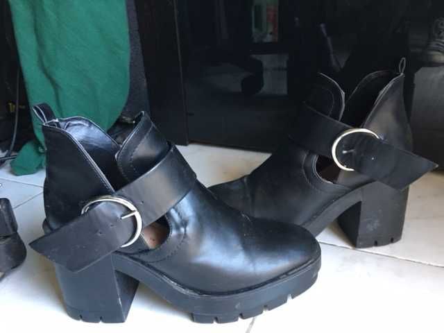 bota negra estilo gótico rock, ou não! zara t39