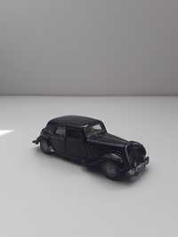 Zabawka model autko Citroën Traction Avant siku