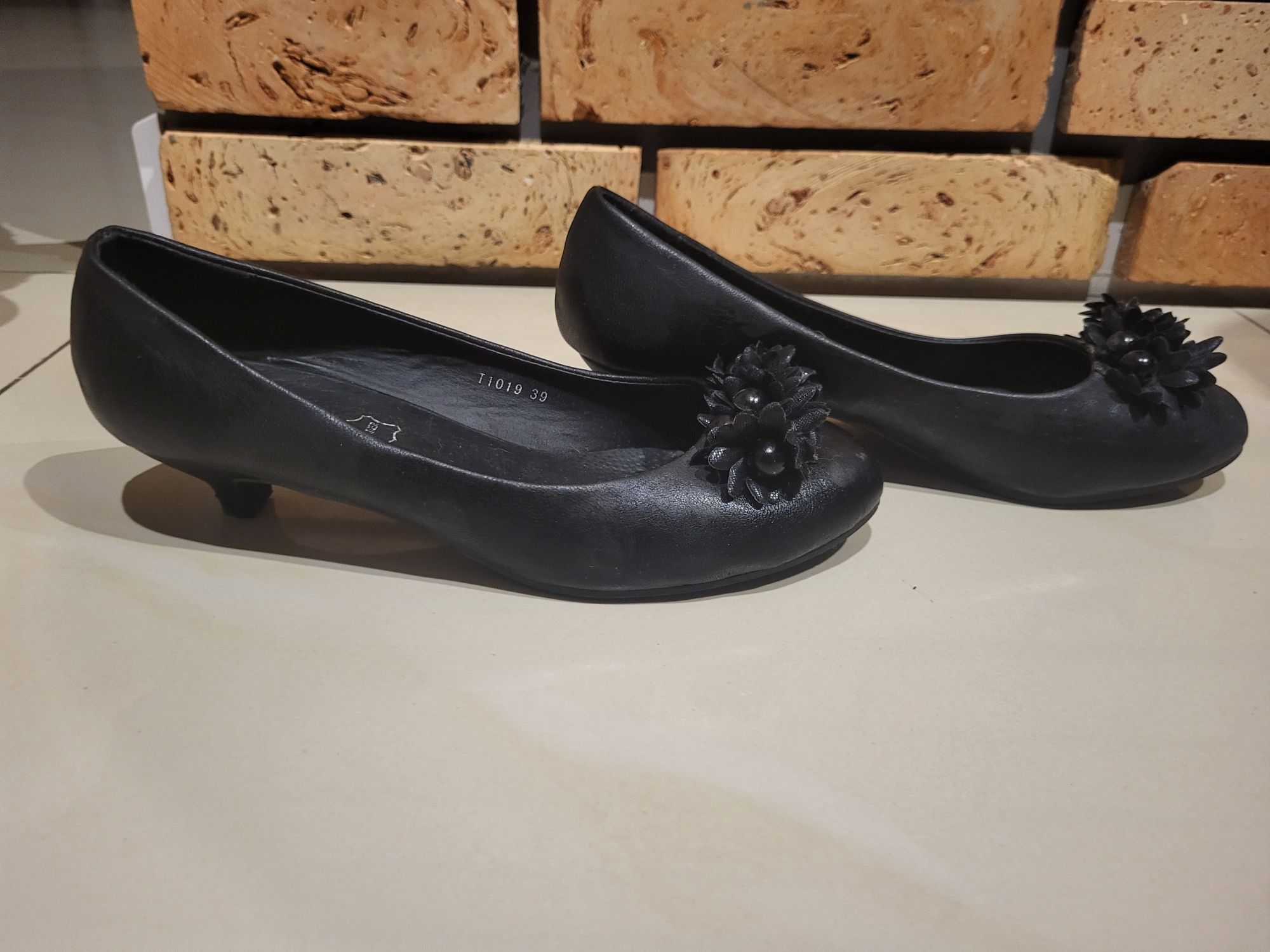 Buty damskie eleganckie na małym obcasie rozmiar 40