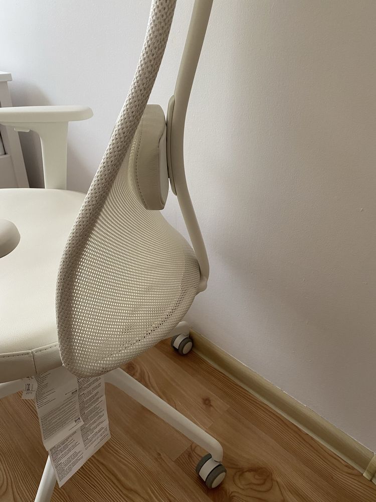 Krzesło biurowe Ikea model JÄRVFJÄLLET Grann biały