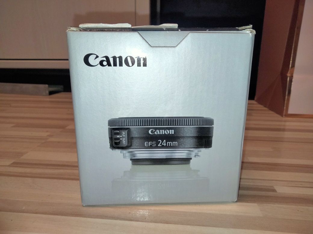 Obiektyw Canon EF-S 24mm f/2.8 STM.