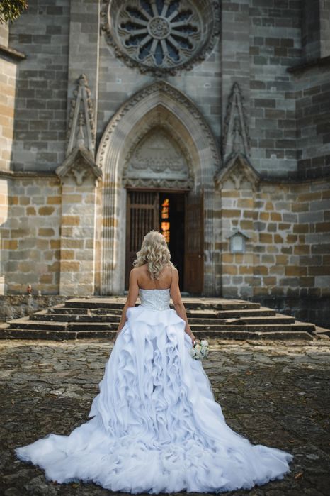 Шлейф до весільної сукні