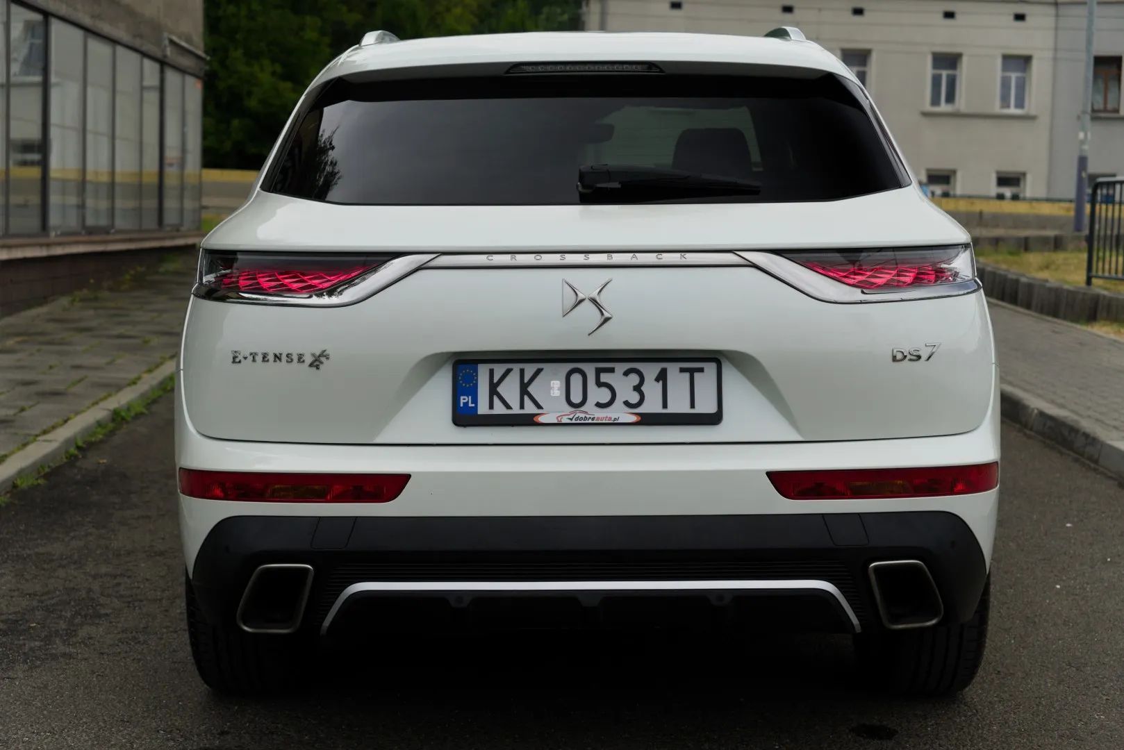 DS Automobiles DS 7 Crossback 4x4 300KM plug-in / szklany dach / biała perła / FV23% 72358 NETTO