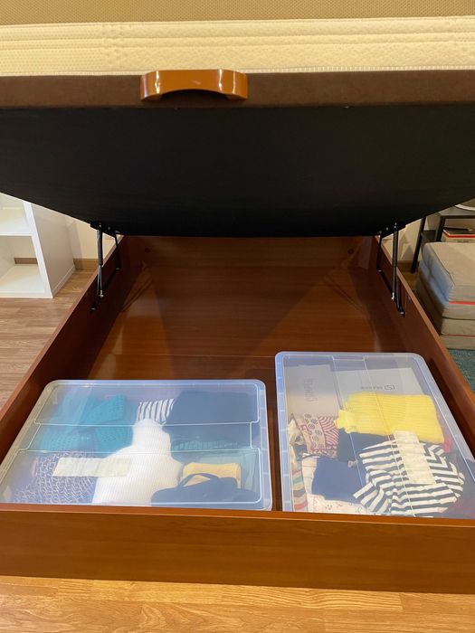 Excepcional colchão ortopédito FAMIFLEX e cama/box castanha. Novo.