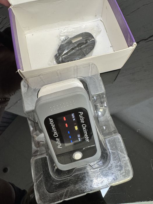 Pulsoksymetr napalcowy BERRY BM1000C BLUETOOTH