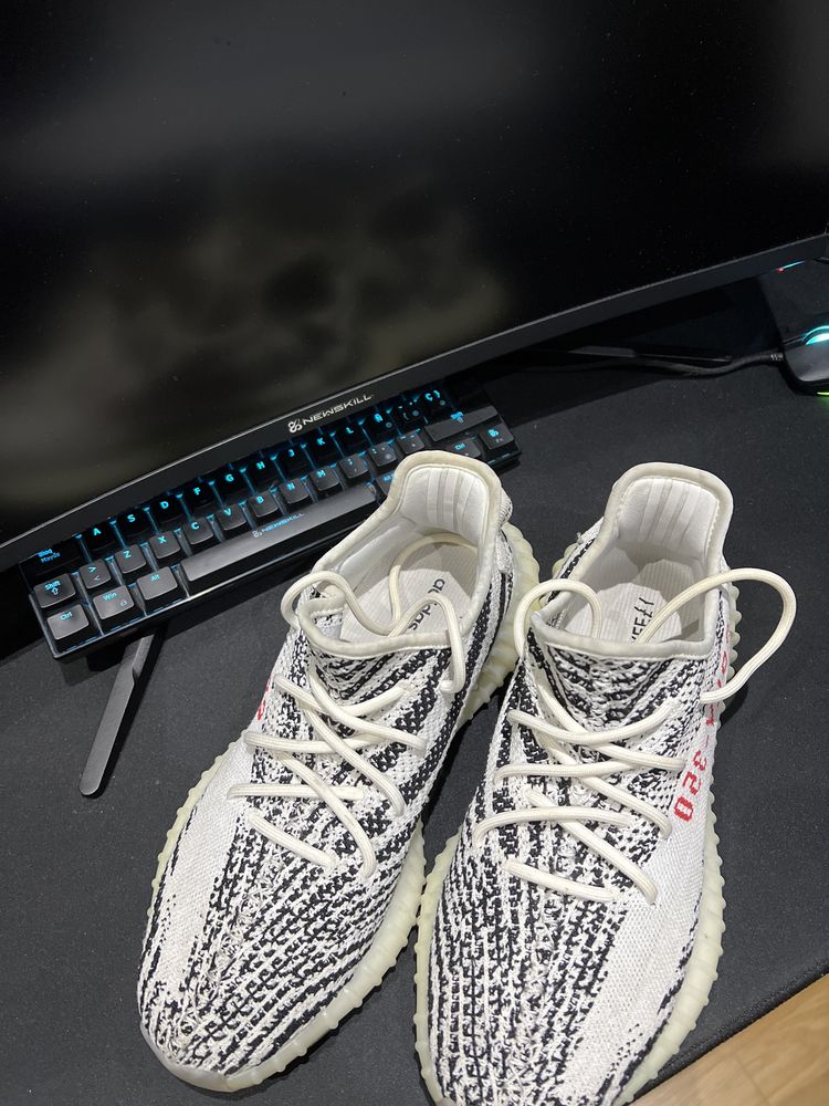 Ténis Yeezy Boost 350 zebra