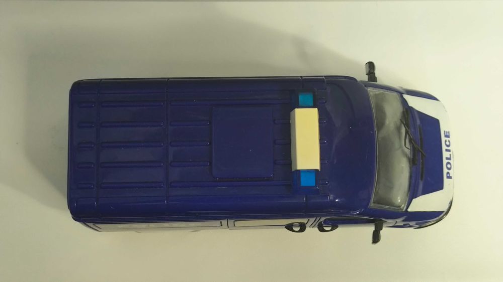 Машинка Mercedes Sprinter Police 1.24