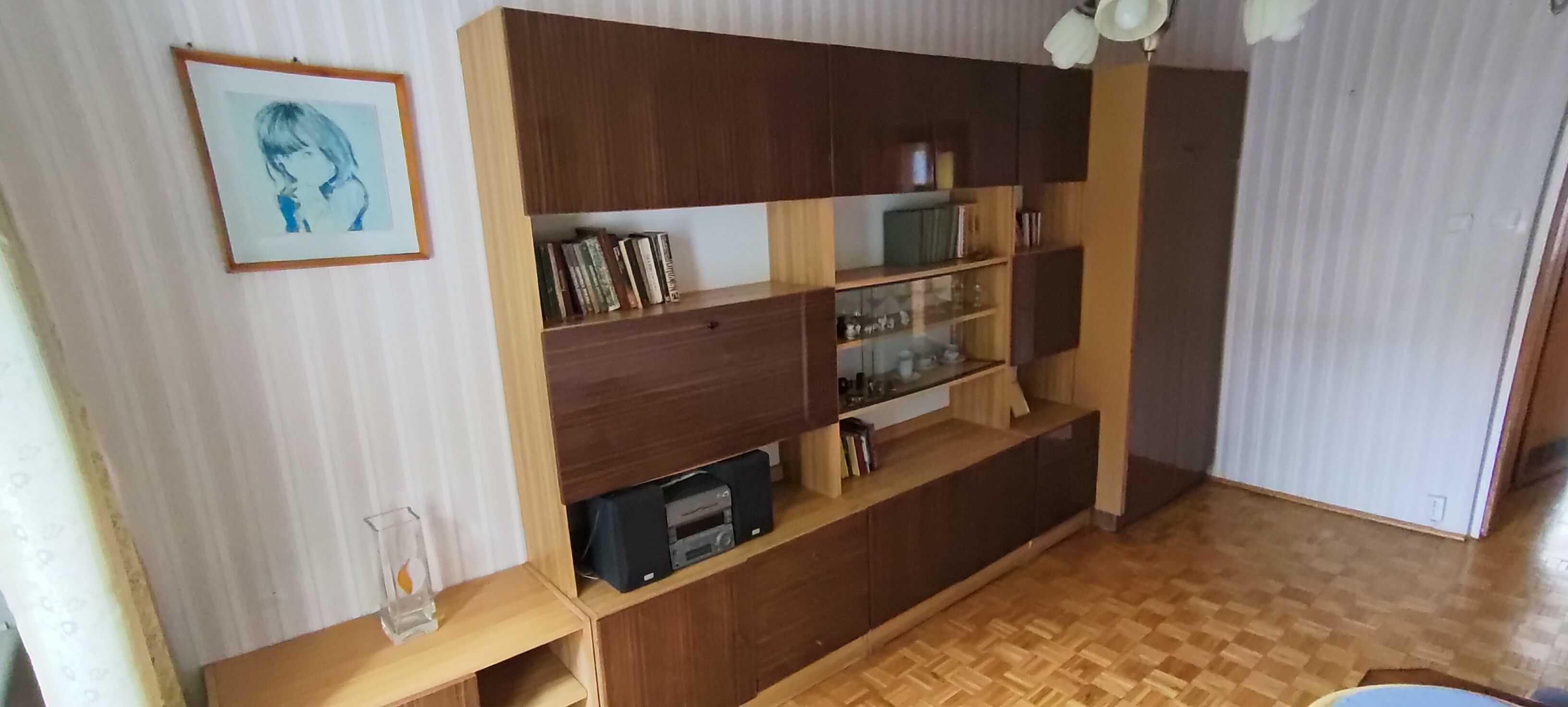 Historyczna meblościanka