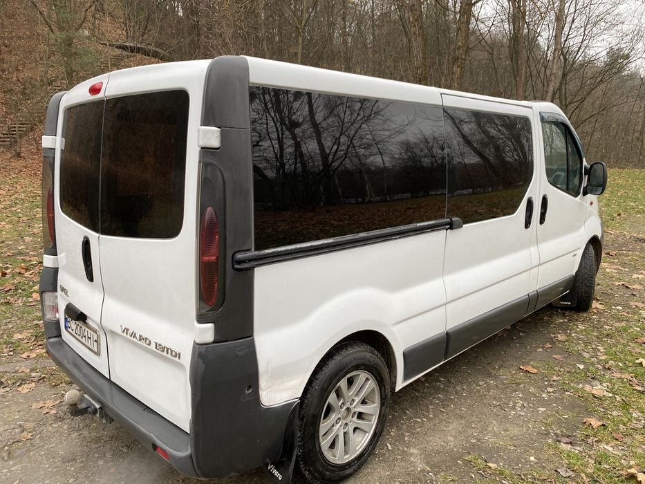 Opel Vivaro 2004 рік 1.9 довга база