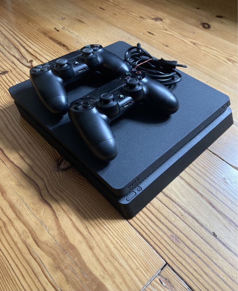 PS4 Slim 1TB com dois comando oficiais e 3 jogos
