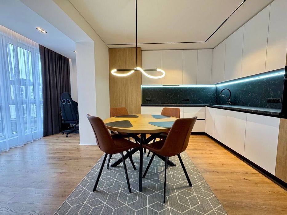 Стильна 2к квартира з якісним ремонтом у найбажанішому районі міста