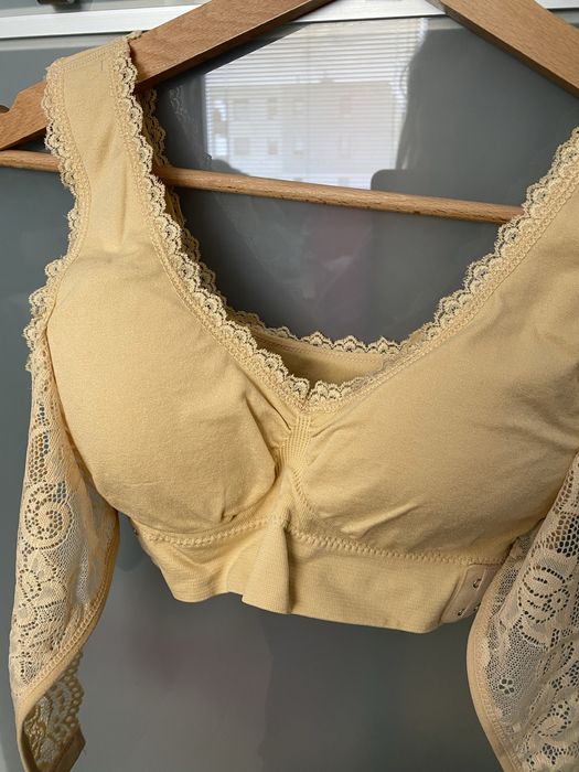 Biustonosz z poduszkami bez zapięcia z tylu rozmiar  85B/L