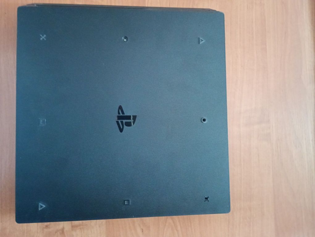 PS4 Pro 1TB + 2 pady + 14 GIER + pełne okablowanie.