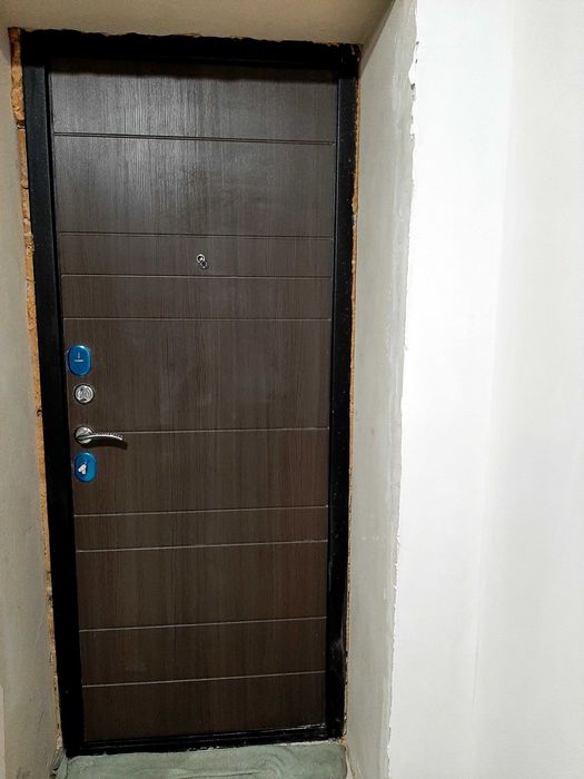 Терміново продам вхідні , гарні двері