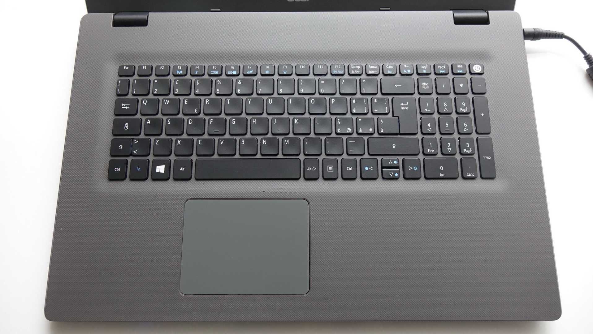 Игровой Acer Aspire 5 E5-772G 17.3 i5-5200U 8gb 500gb GeForce 920M 2gb