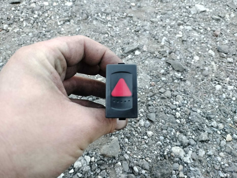 Włącznik przełącznik świateł awaryjnych 3B095.3235E VW Passat B5 FL